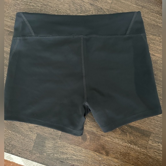 Mizuno volleyball shorts - Picture 2 of 3